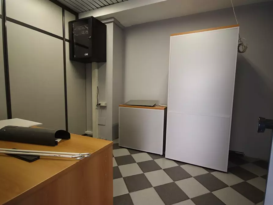 Immagine 6 di Ufficio in affitto  in Viale Gian Battista Stucchi 62 a Monza