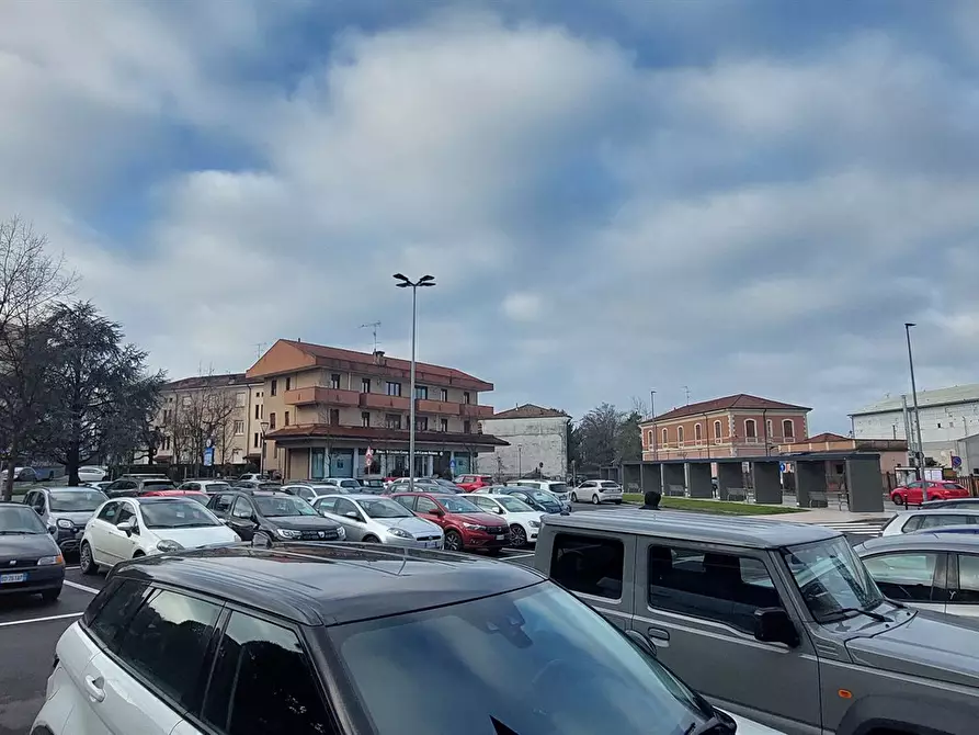 Immagine 2 di Negozio in affitto  in Piazza Galileo Galilei 10 a Besana In Brianza