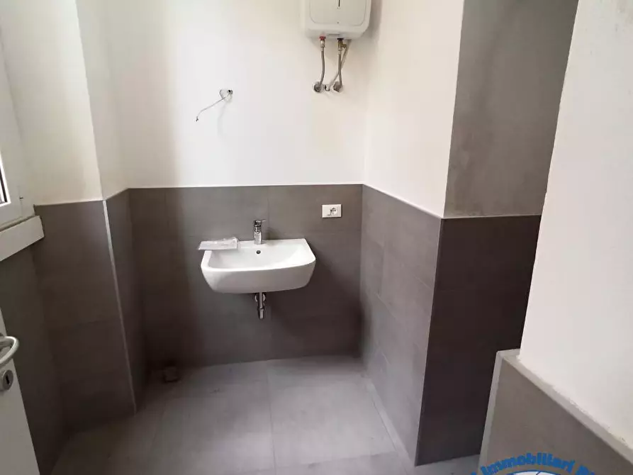 Immagine 4 di Negozio in affitto  in via lecco 3 a Monza