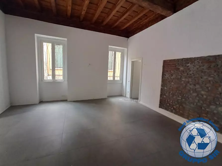 Immagine 1 di Negozio in affitto  in via lecco 3 a Monza