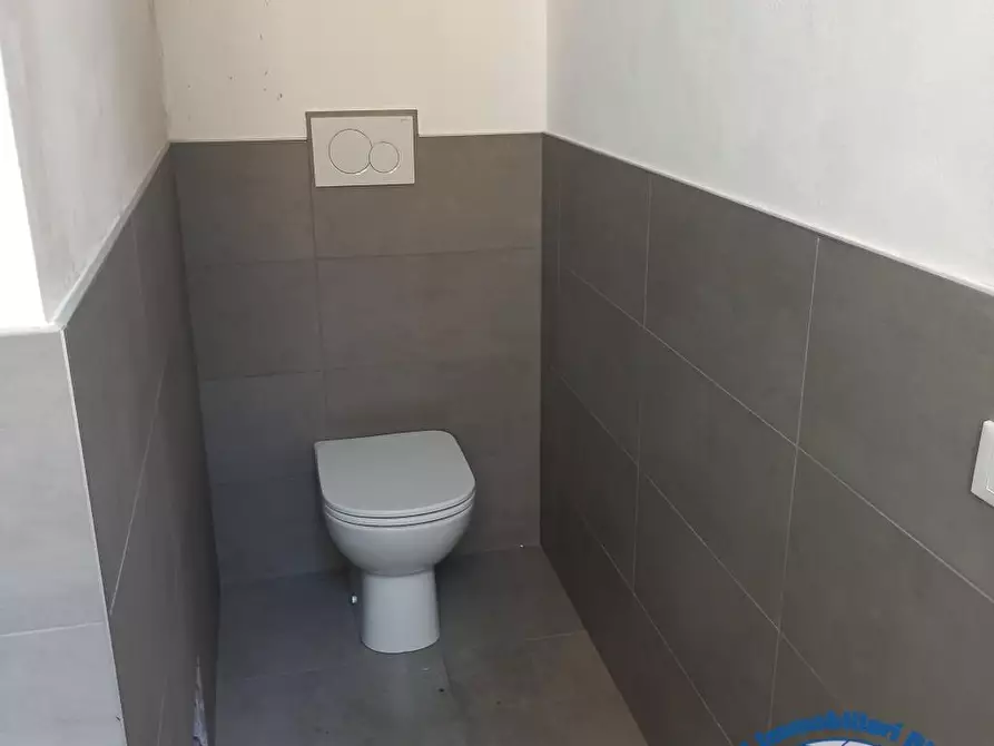 Immagine 5 di Negozio in affitto  in via lecco 3 a Monza