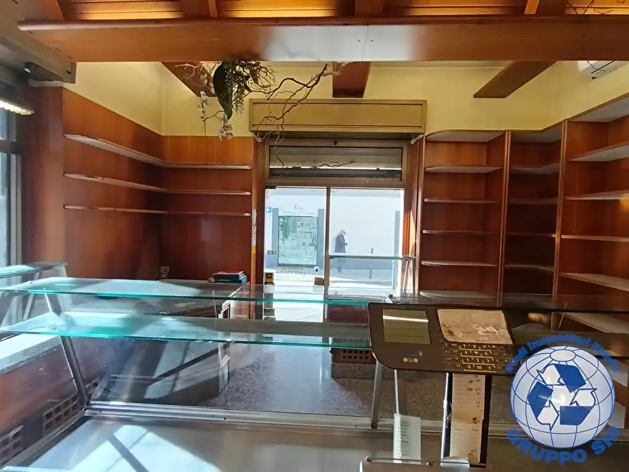 Immagine 3 di Negozio in vendita  in via san gerardo 2/a a Monza