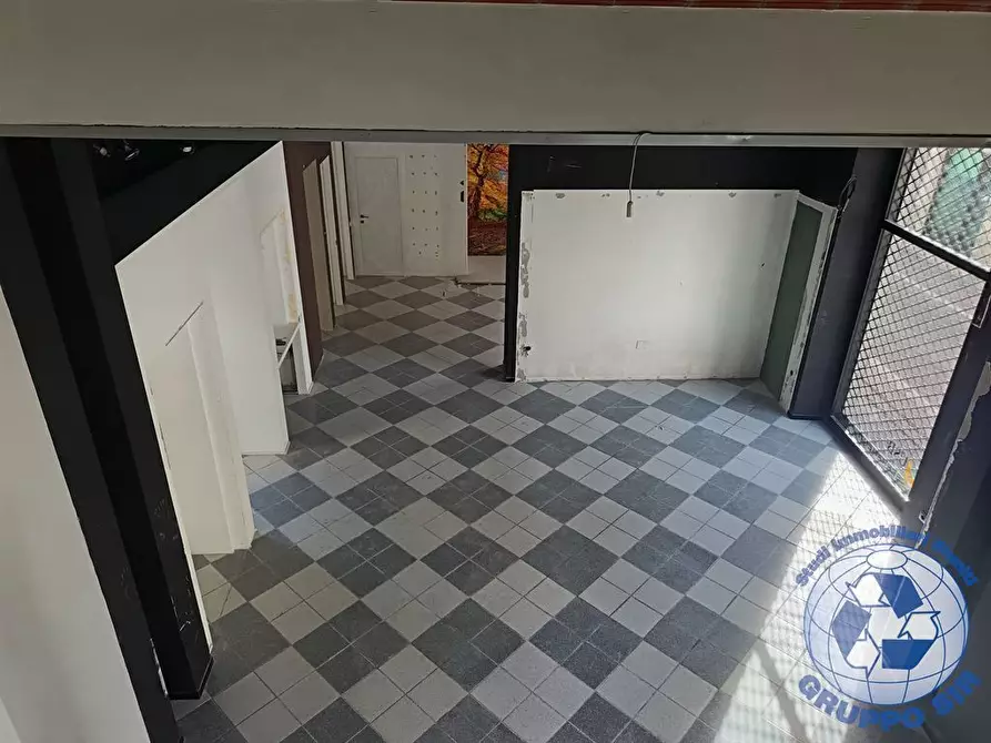 Immagine 1 di Negozio in affitto  in Via Marco d'Agrate 10 a Monza