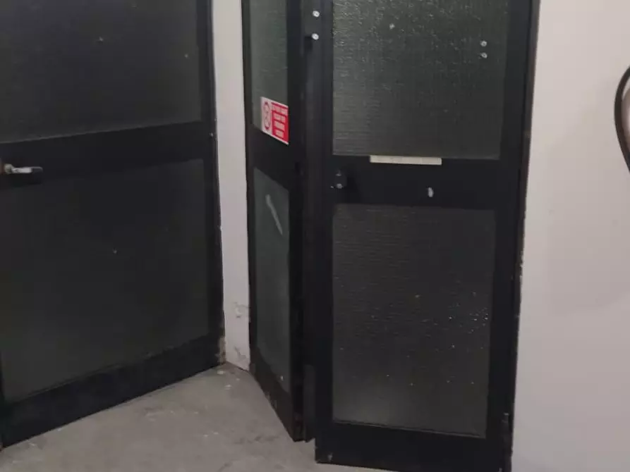 Immagine 4 di Magazzino in vendita  a Assago