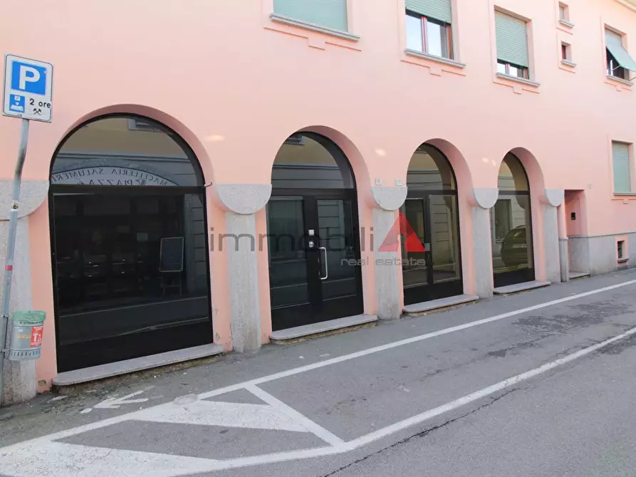 Immagine 1 di Negozio in affitto  a Brugherio