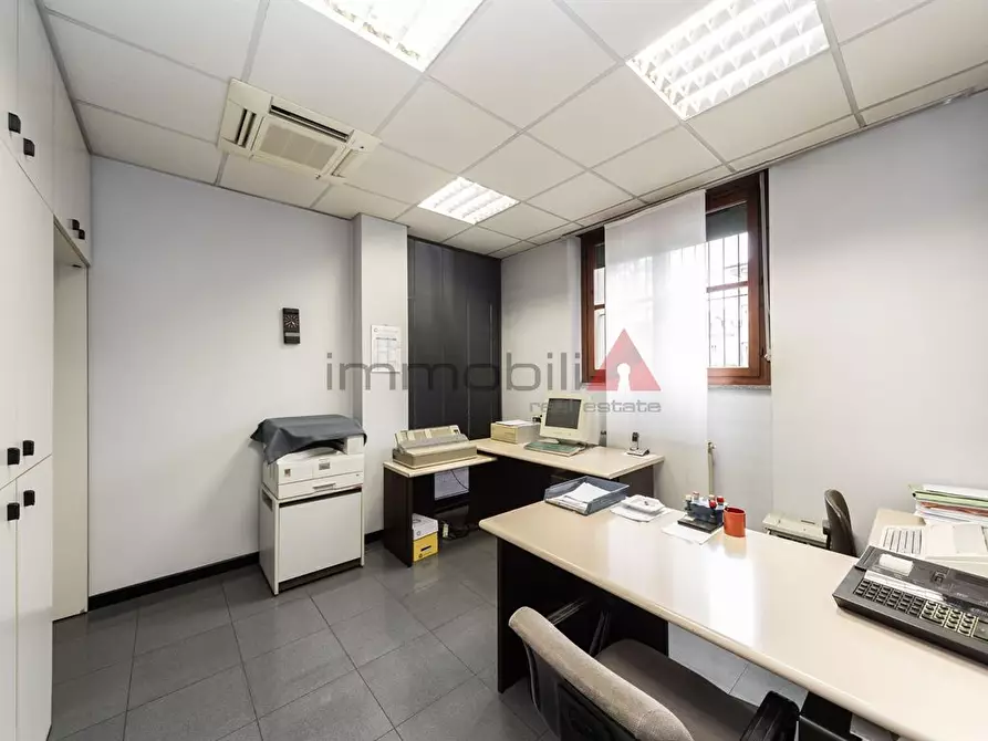 Immagine 2 di Negozio in vendita  a Brugherio