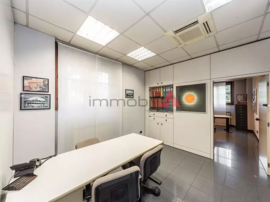 Immagine 4 di Negozio in vendita  a Brugherio