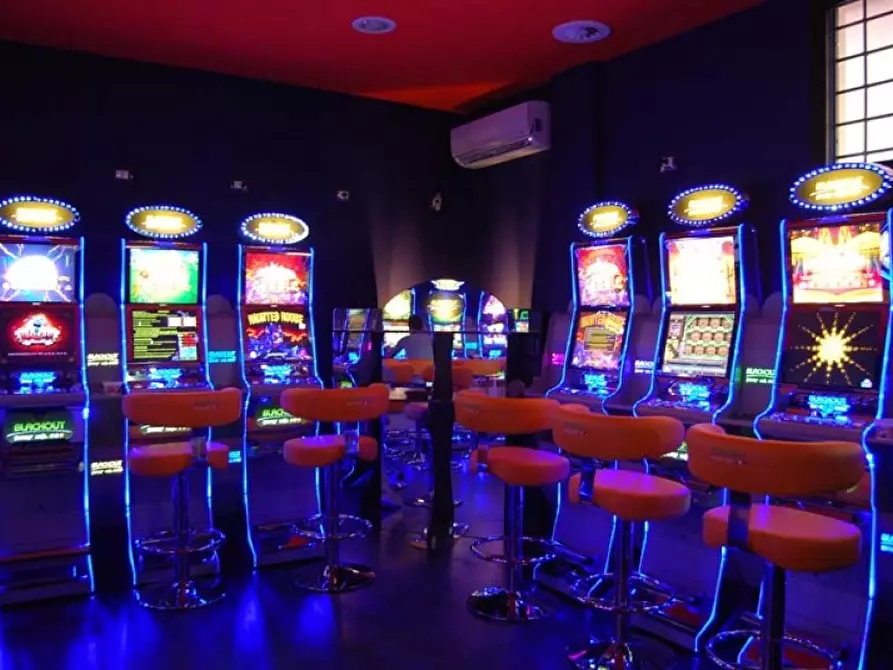 Immagine 6 di Tabaccheria in vendita  a Giussano