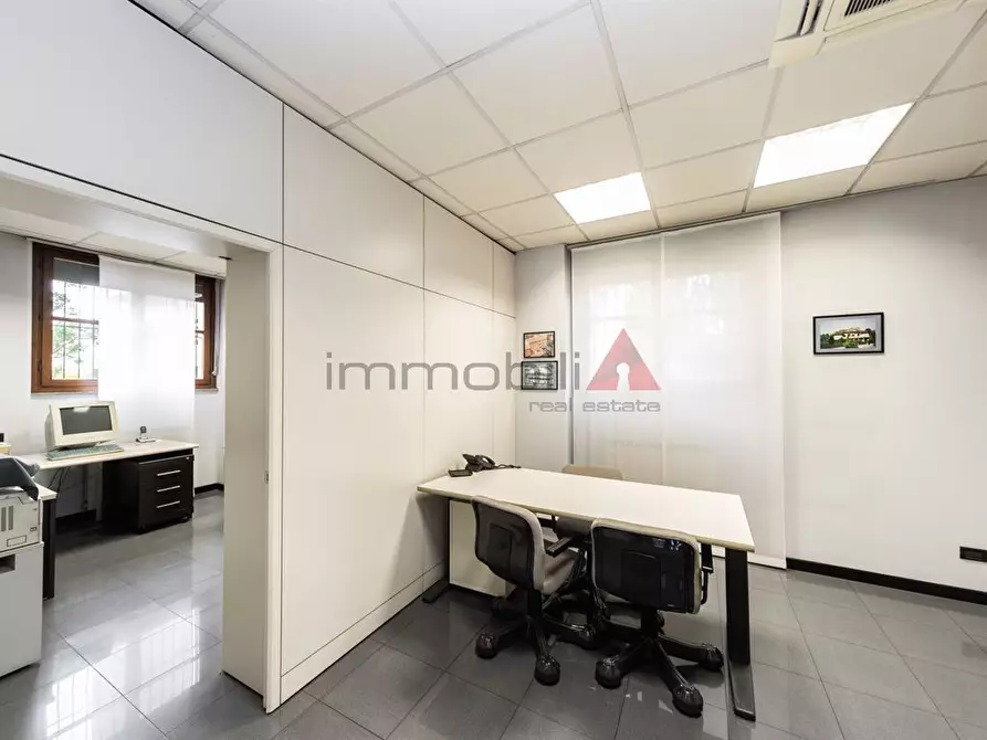 Immagine 1 di Negozio in vendita  a Brugherio