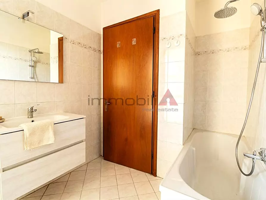 Immagine 2 di Appartamento in affitto  in via Monterosa a Carugate