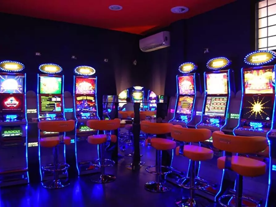 Immagine 2 di Tabaccheria in vendita  a Tromello