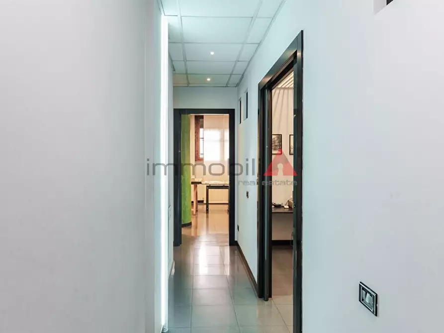 Immagine 9 di Negozio in vendita  a Brugherio