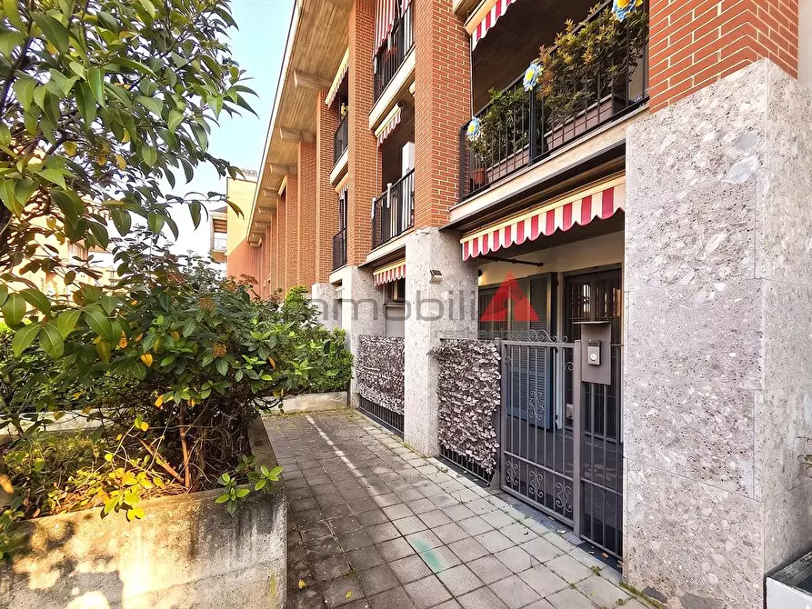 Immagine 2 di Appartamento in vendita  in via Gramsci 22 a Peschiera Borromeo