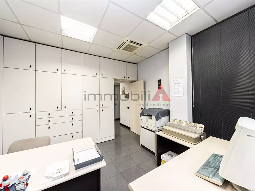 Immagine 4 di Negozio in vendita  a Brugherio