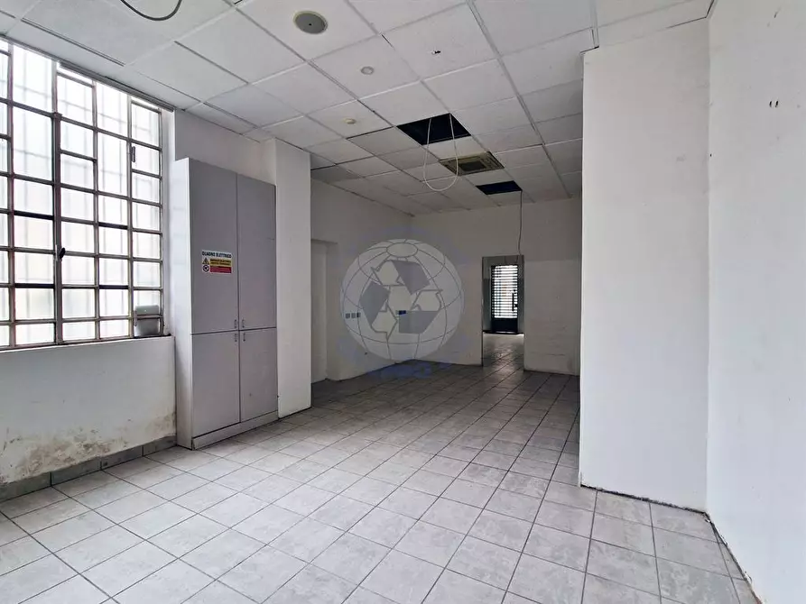 Immagine 4 di Negozio in vendita  in Via Cavour 3 a Monza