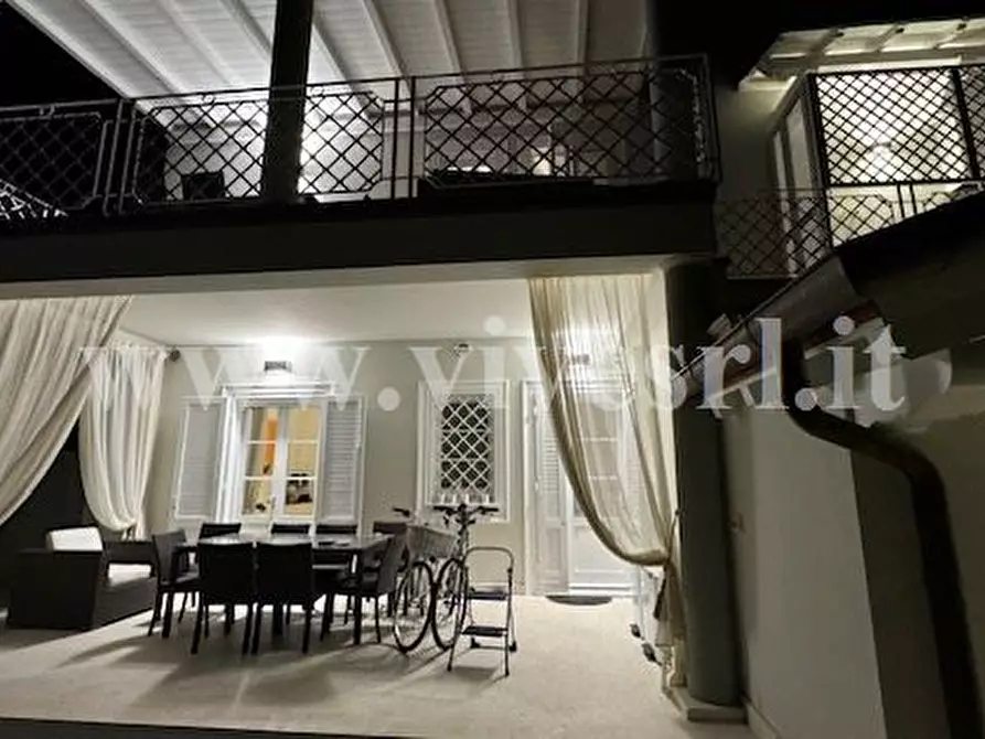 Immagine 2 di Villa in vendita  in Via Leonardo da Vinci a Pietrasanta