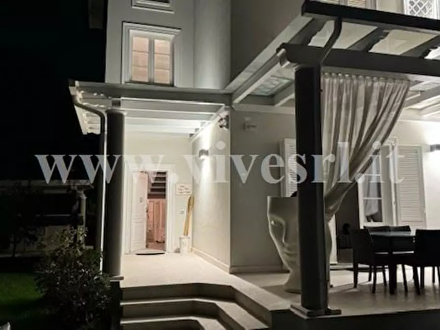 Immagine 7 di Villa in vendita  in Via Leonardo da Vinci a Pietrasanta
