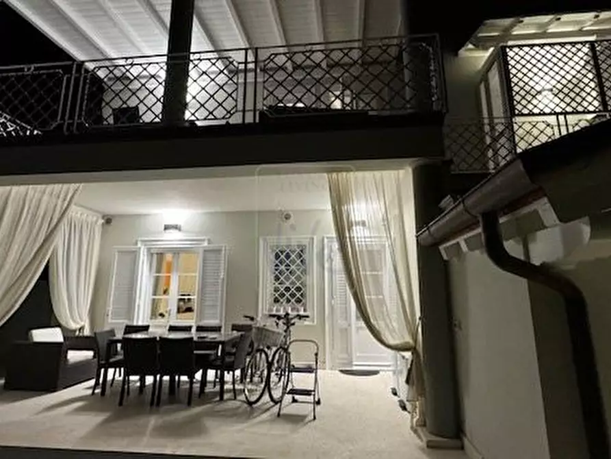 Immagine 1 di Villa in vendita  in Via Leonardo da Vinci a Pietrasanta