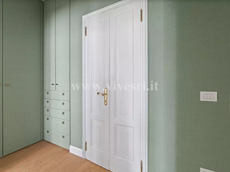 Immagine 2 di Villa in vendita  in via Carlo Poerio a Milano