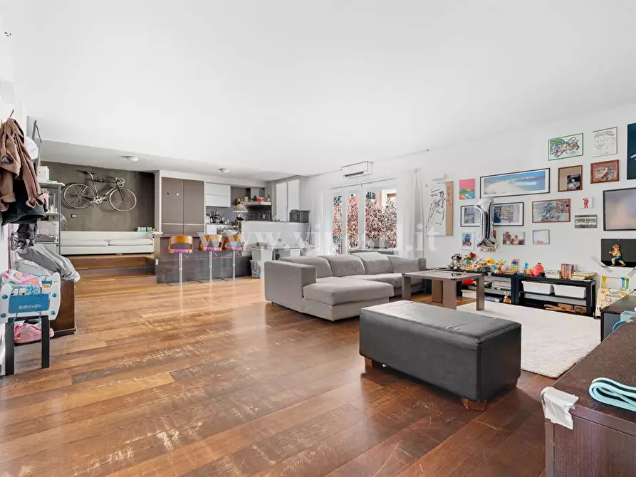 Immagine 1 di Palazzo in vendita  in Viale Monza a Milano