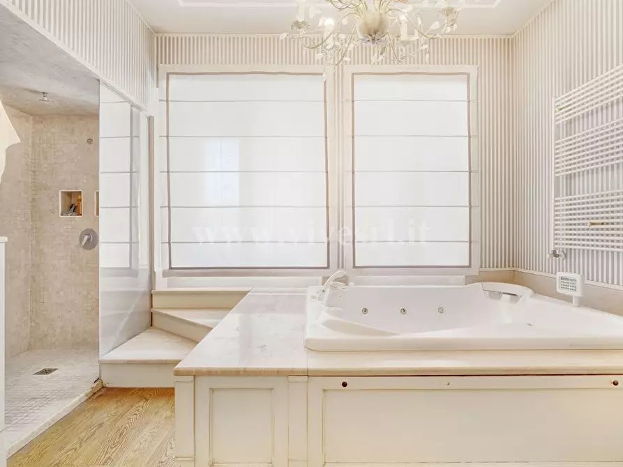 Immagine 7 di Palazzo in vendita  in Viale Monza a Milano