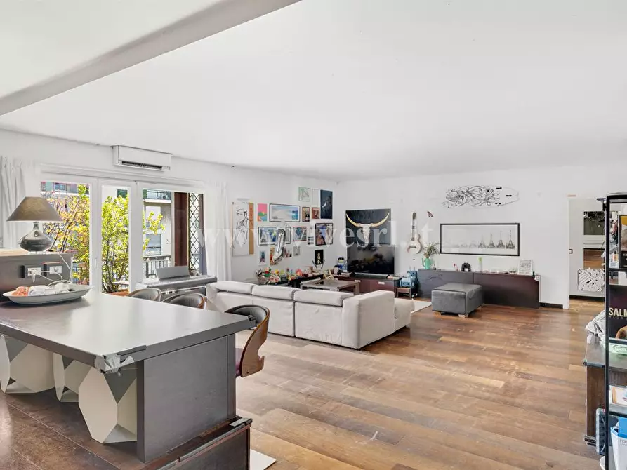 Immagine 1 di Palazzo in vendita  in Viale Monza a Milano