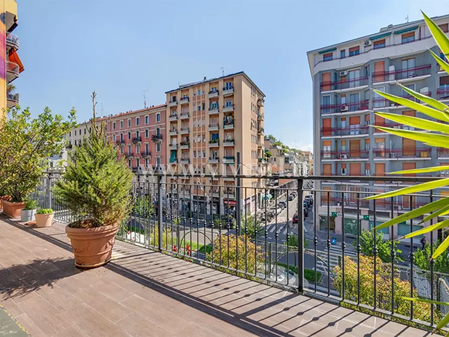 Immagine 3 di Palazzo in vendita  in Viale Monza a Milano