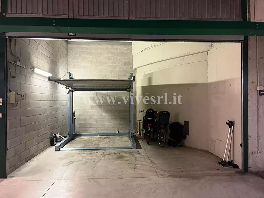 Immagine 4 di Villa in vendita  in via Carlo Poerio a Milano