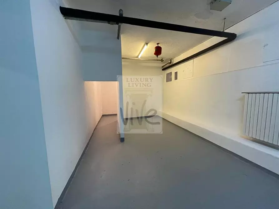 Immagine 2 di Negozio in vendita  in Viale Montenero a Milano