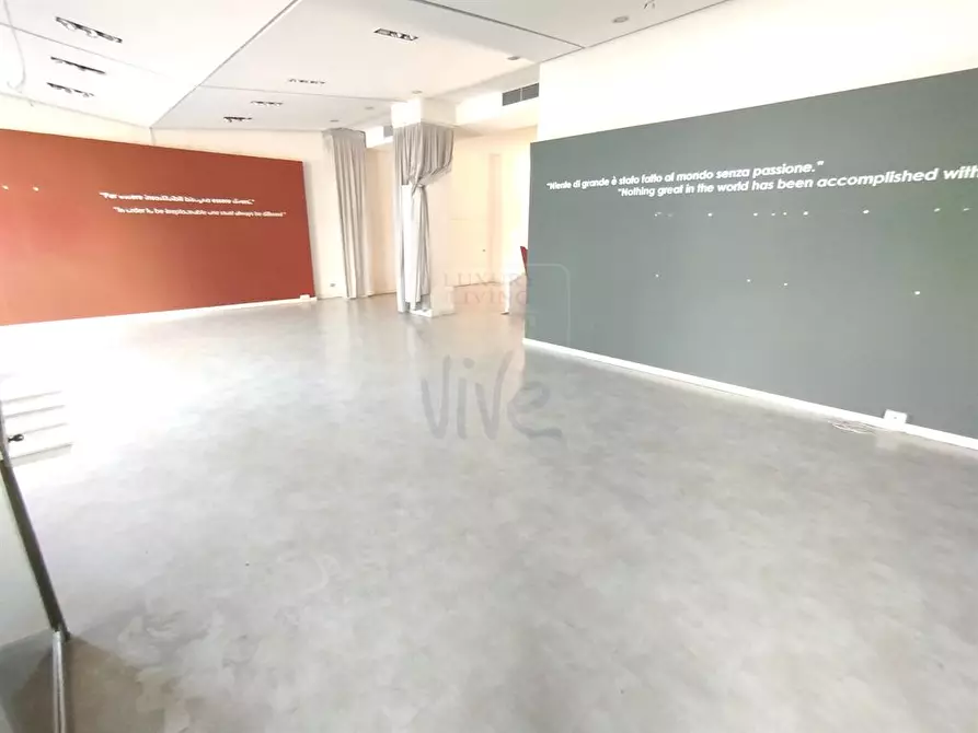 Immagine 1 di Negozio in affitto  in Corso di Porta Vittoria a Milano