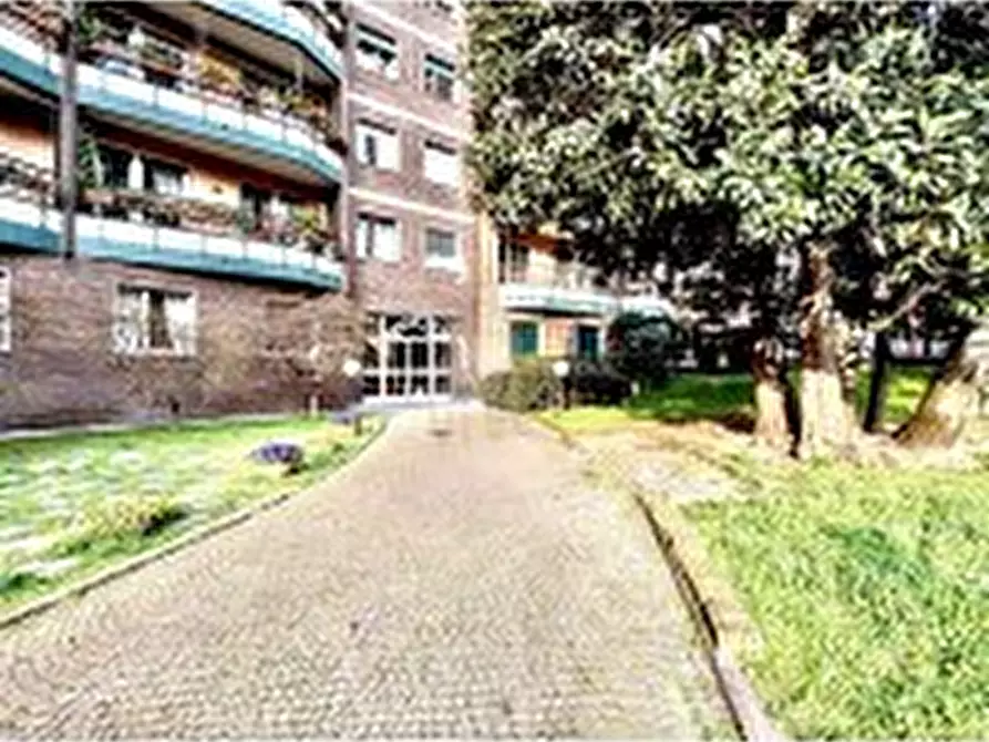 Immagine 5 di Appartamento in vendita  in Via Giancarlo  Sismondi 9 a Milano