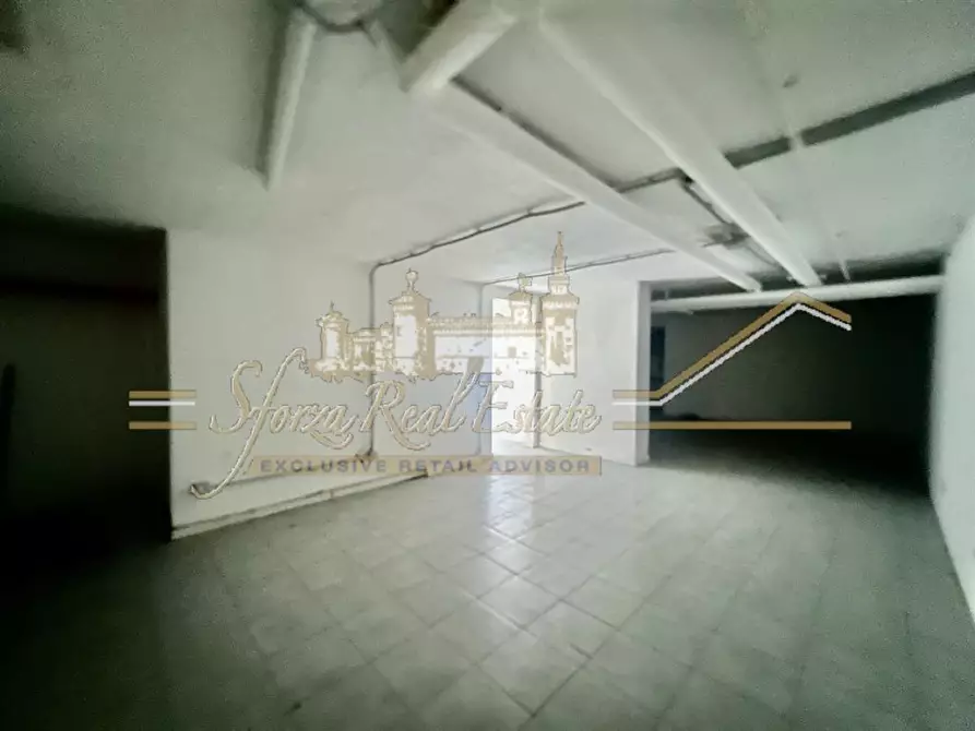 Immagine 2 di Negozio in affitto  in maffei a Milano