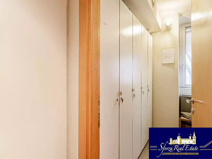 Immagine 2 di Negozio in vendita  in Via Santa Sofia a Milano