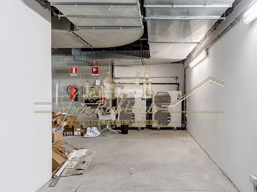 Immagine 9 di Locale commerciale in vendita  in Viale Monte Nero a Milano
