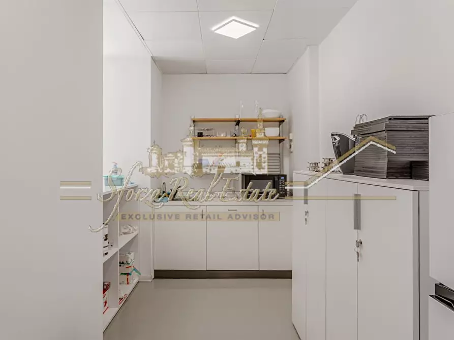 Immagine 4 di Locale commerciale in vendita  in Viale Monte Nero a Milano