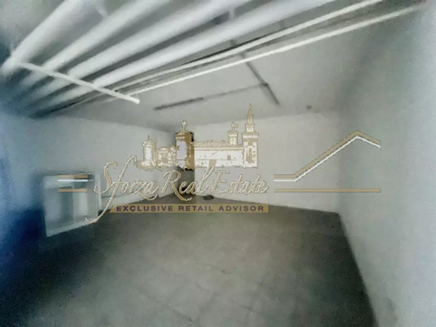 Immagine 4 di Negozio in affitto  in Via Andrea Maffei a Milano