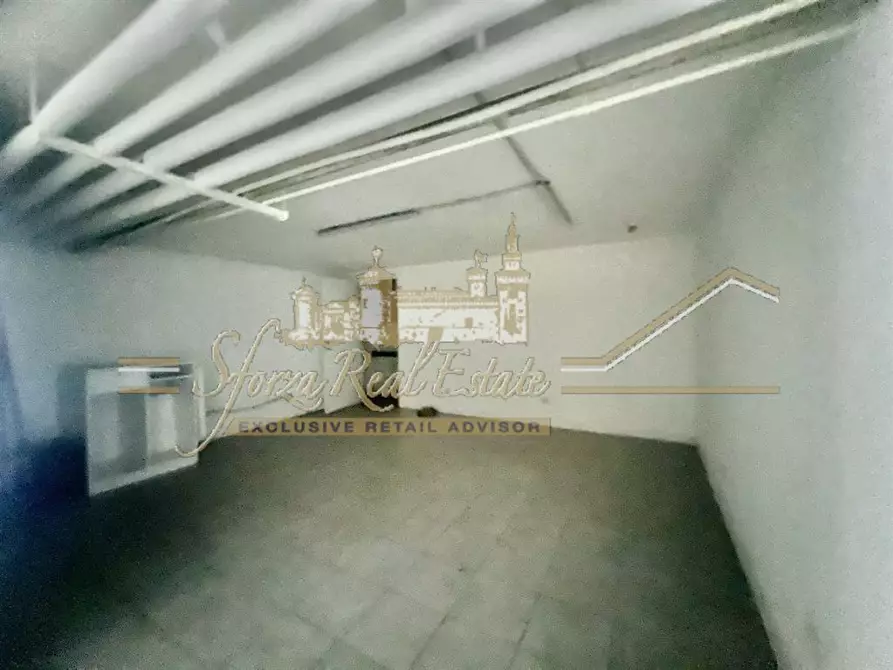 Immagine 3 di Negozio in affitto  in Via Andrea Maffei a Milano
