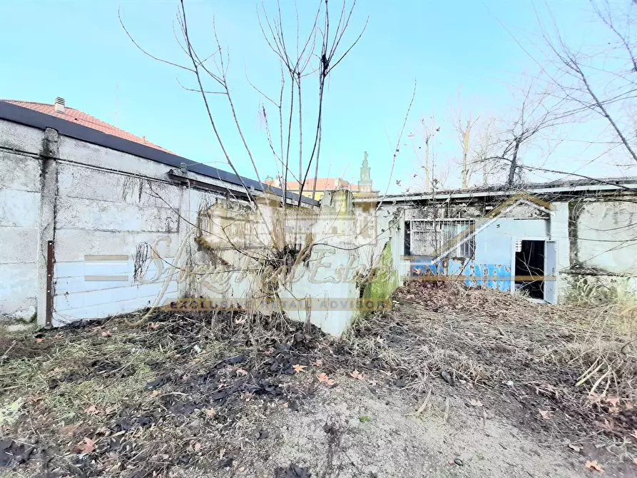 Immagine 4 di Negozio in vendita  in Via Lorenteggio a Milano