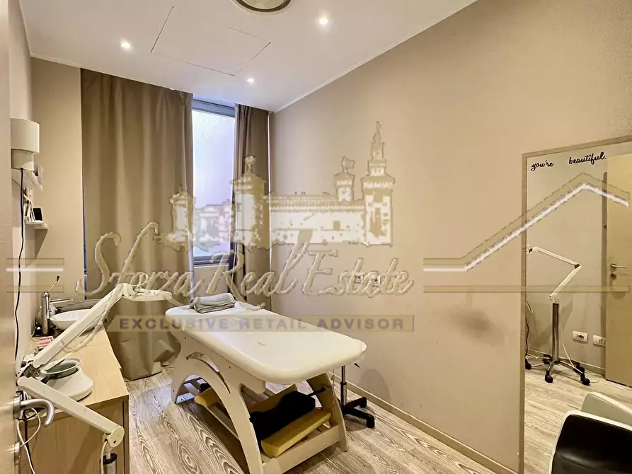 Immagine 4 di Attività commerciale in vendita  in Via Legnano a Milano