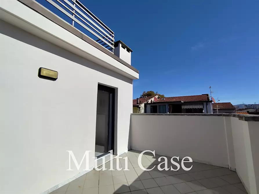 Immagine 2 di Attico in vendita  in Via Leonardo da Vinci 166 a Viareggio
