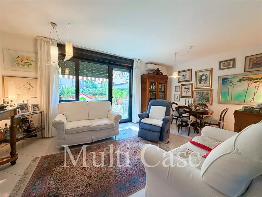 Immagine 2 di Villa in vendita  in Via S. Giovanni Bosco 172 a Viareggio