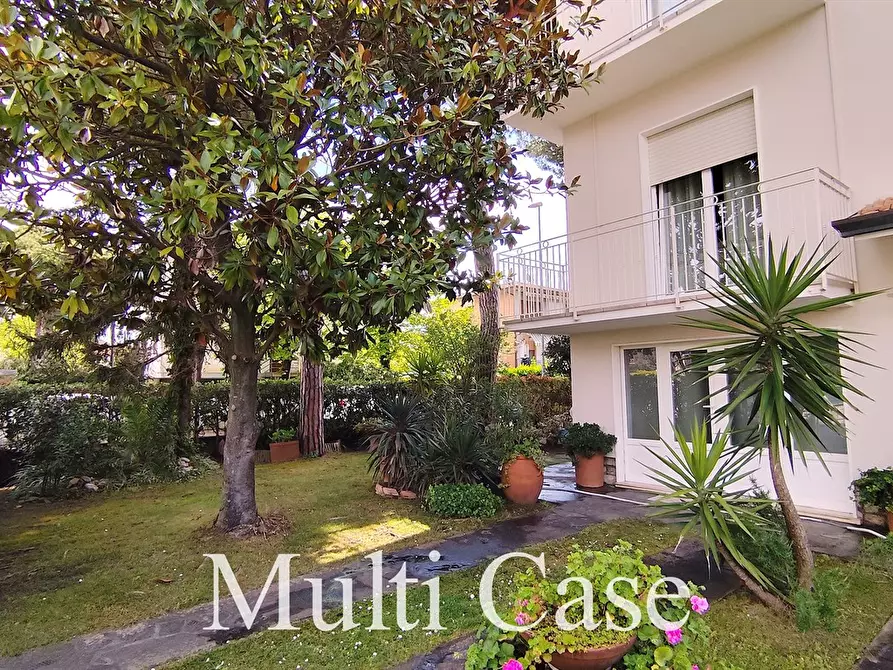 Immagine 2 di Casa bifamiliare in vendita  in Via Gasparini 33 a Camaiore
