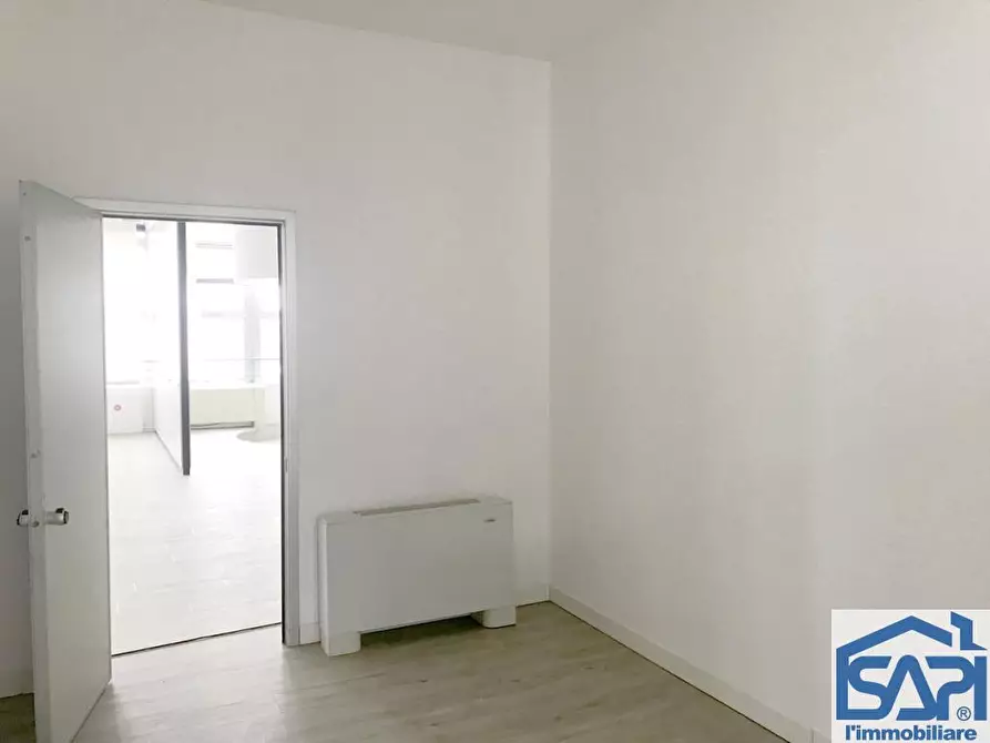 Immagine 6 di Ufficio in affitto  a Milano