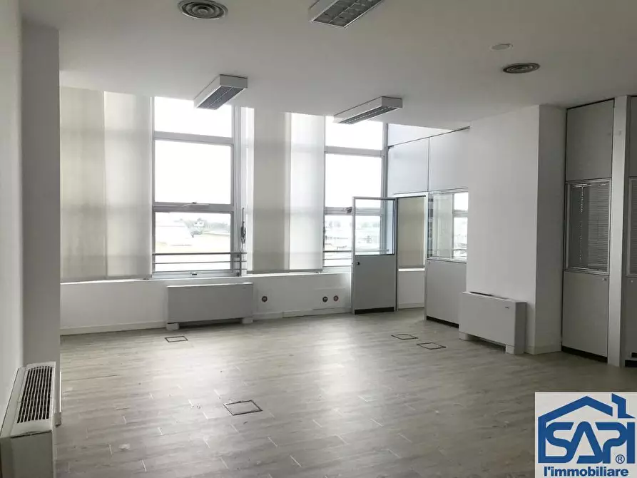 Immagine 7 di Ufficio in affitto  a Milano