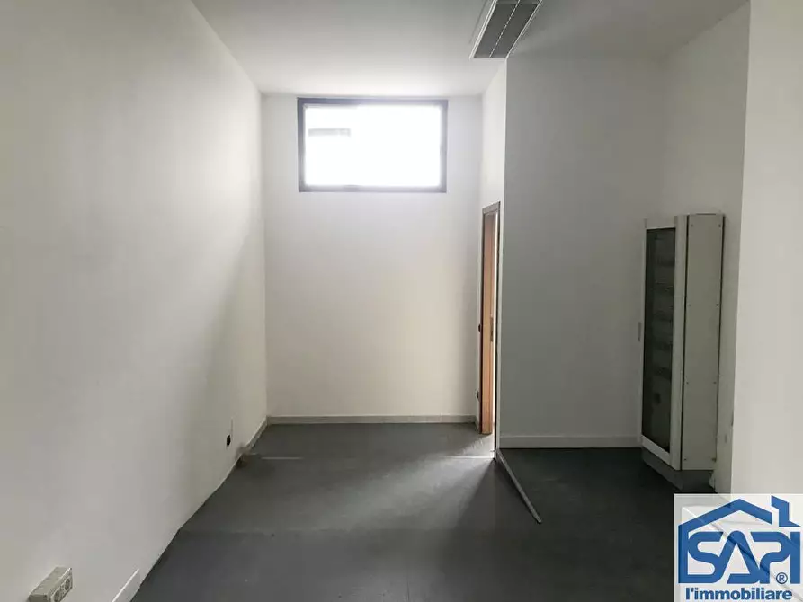 Immagine 8 di Ufficio in affitto  a Milano