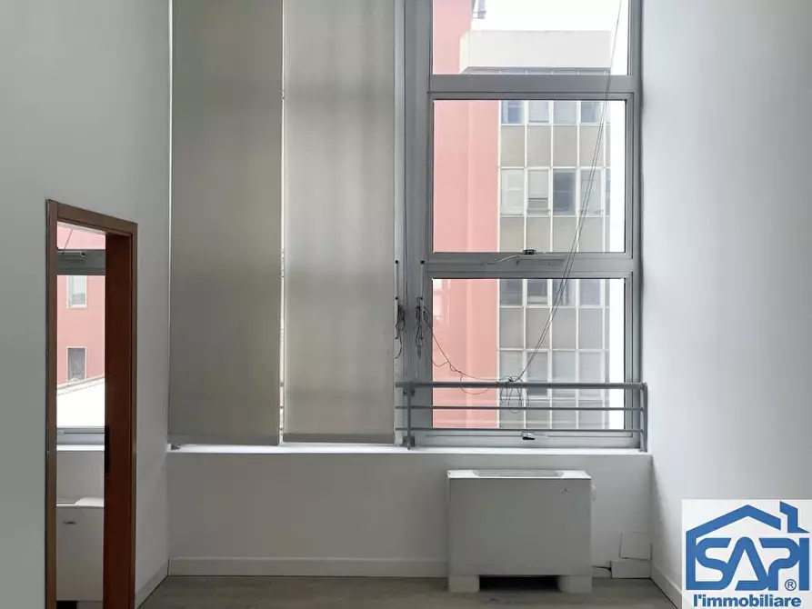 Immagine 4 di Ufficio in affitto  a Milano