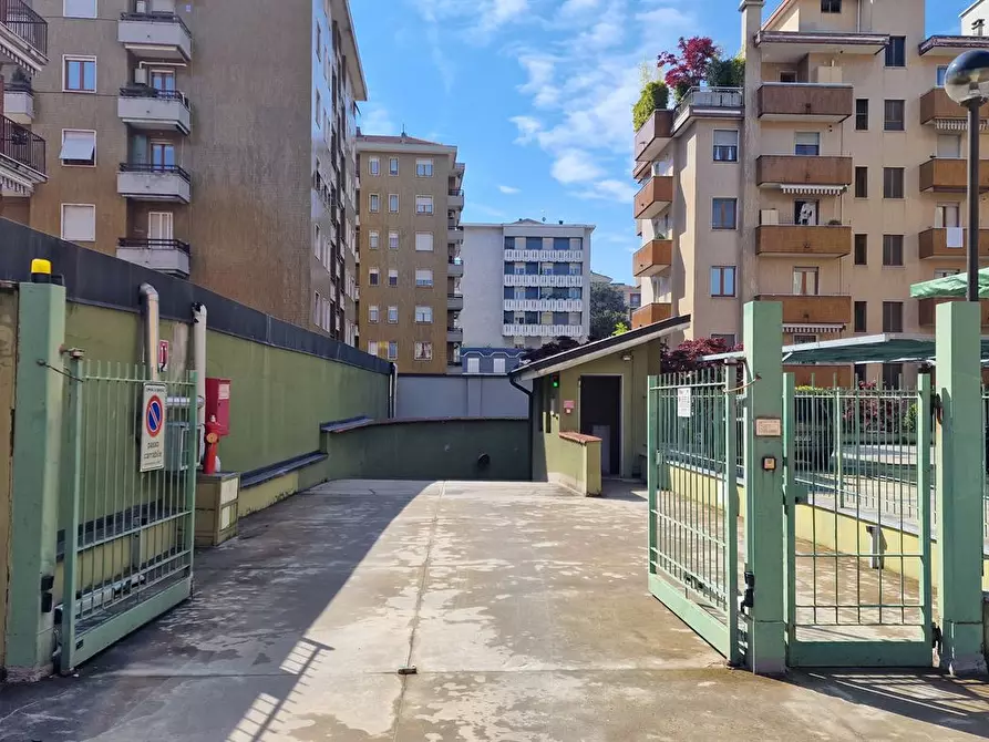 Immagine 5 di Box auto in vendita  in via aldo villa a Bresso