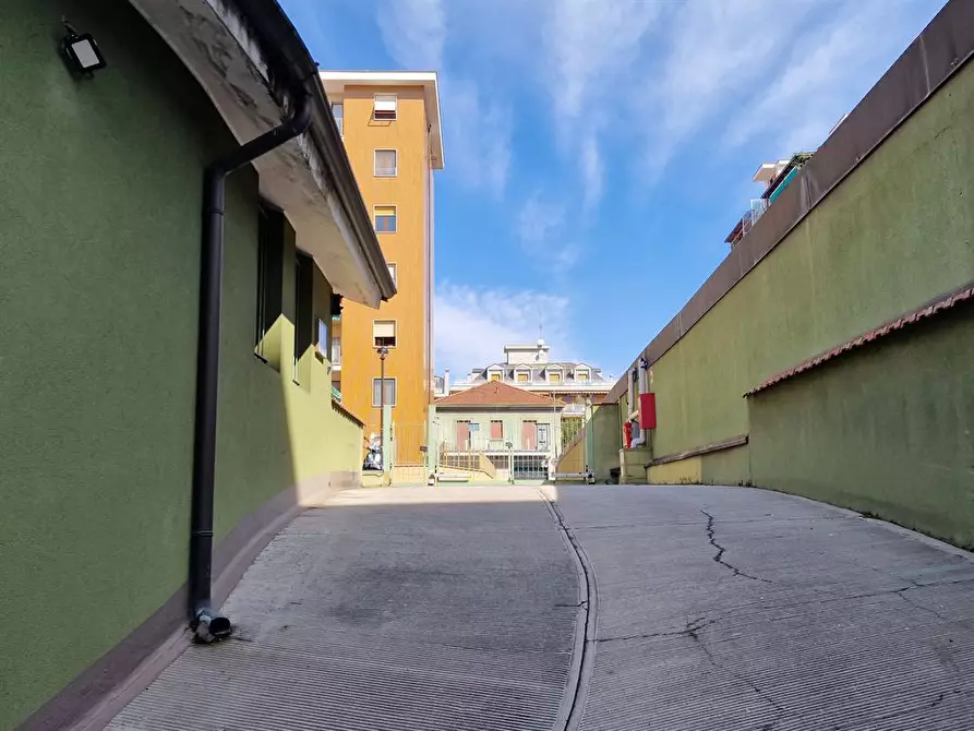 Immagine 2 di Box auto in vendita  in via aldo villa a Bresso