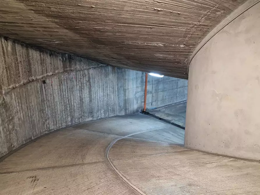 Immagine 4 di Box auto in vendita  in via aldo villa a Bresso