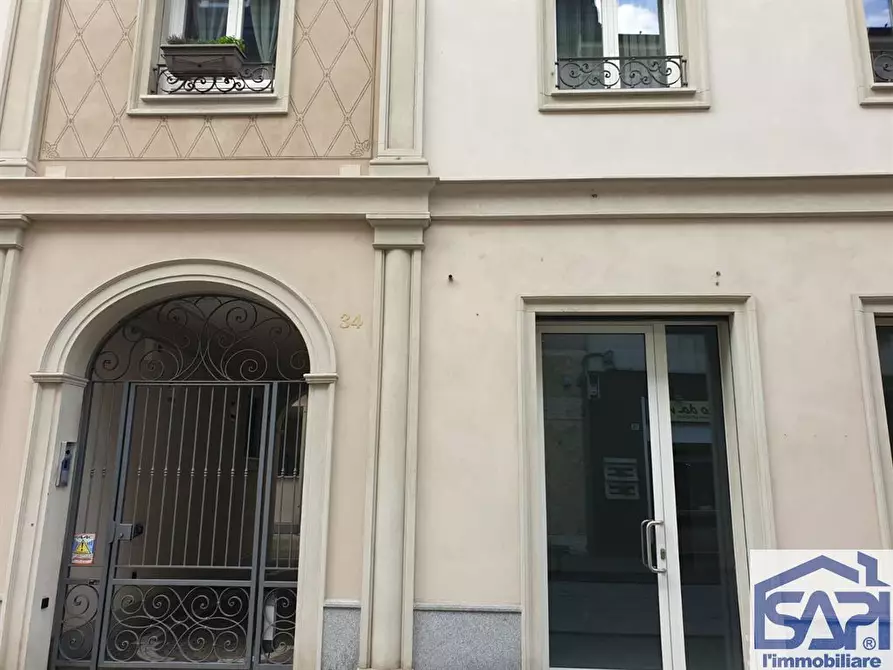 Immagine 1 di Negozio in affitto  a Seregno